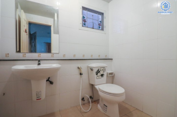 บ้านแฝดมือสองย่านนนทบุรี ม.คุณาสิริ บัวทอง4 หลังมุม! บนเนื้อที่มากถึง 49.8 ตร.ว. ฟังก์ชัน 3 ห้องนอน 3 ห้องน้ำ 2 ที่จอดรถ กระจกติดฟิล์มกัน UV บนทำเลเยี่ยม เชื่อมต่อถ.บ้านกล้วย-ไทรน้อย, ถ.กาญจนาภิเษก ใกล้เซ็นทรัลเวสต์เกต และรถไฟฟ้าสายสีม่วง "สถานีคลองบางไผ่"